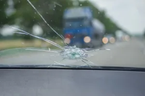 Should You Schedule Windshield Repairs or Replacement? 